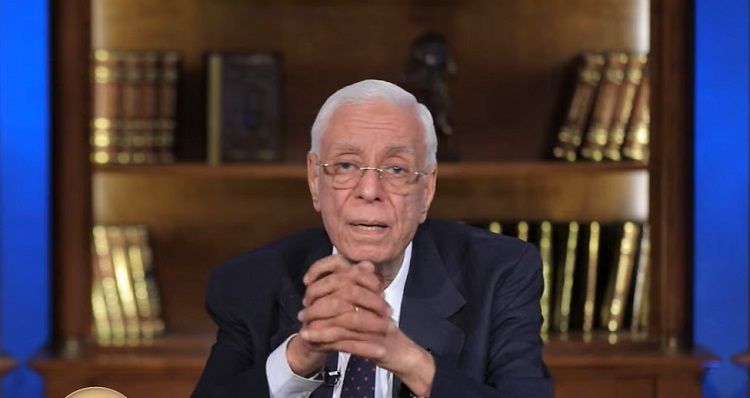 حسام موافي يحذر من آلام الصدر.. عرض لمرض خطير