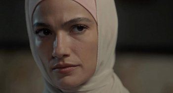 شاهد .. بالصور- من مسلسل "العودة".. تارا عماد تسأل الجمهور عن رأيهم بـ "كيان"