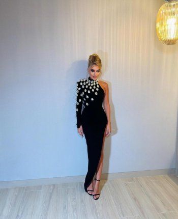 شاهد .. مايا دياب تطل بالحجاب من داخل المسجد.. بالصور