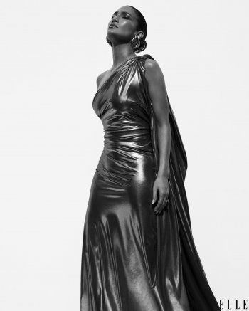 شاهد .. جينيفر لوبيز تتصدر غلاف مجلة موضة عالمية وتتألق بتوقيع رالف لورين-بالصور