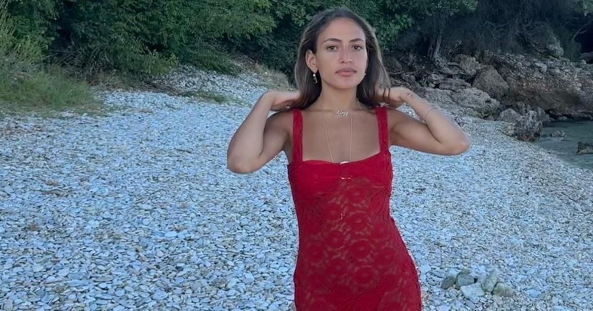 شاهد .. صور كنزي الإبنة الصغرى لـ عمرو دياب بالمايوه تحدث جدلاً واسعاً