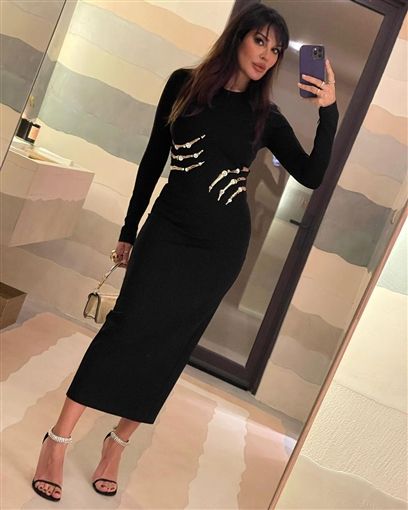 بالصور .. نادين نسيم لافه حوالين وسطها خرز ألماظ – شاهد الجمال