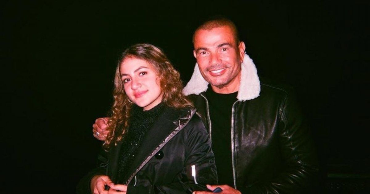 شاهد .. عمرو دياب يدعم ابنته كنزي في معرضها الفني التشكيلي الأول في لندن-بالصور