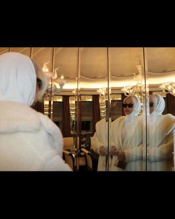 شاهد .. بالصور- بلوك أبيض وغطاء رأس.. بيونسيه تألق بمنتهى الأناقة إلى جانب جاي زي