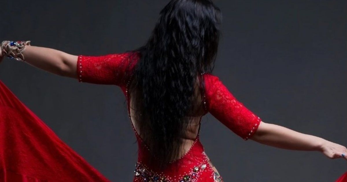 شاهد .. راقصة شهيرة نافست تحية كاريوكا وتخلى عنها زوجها من أجل صباح