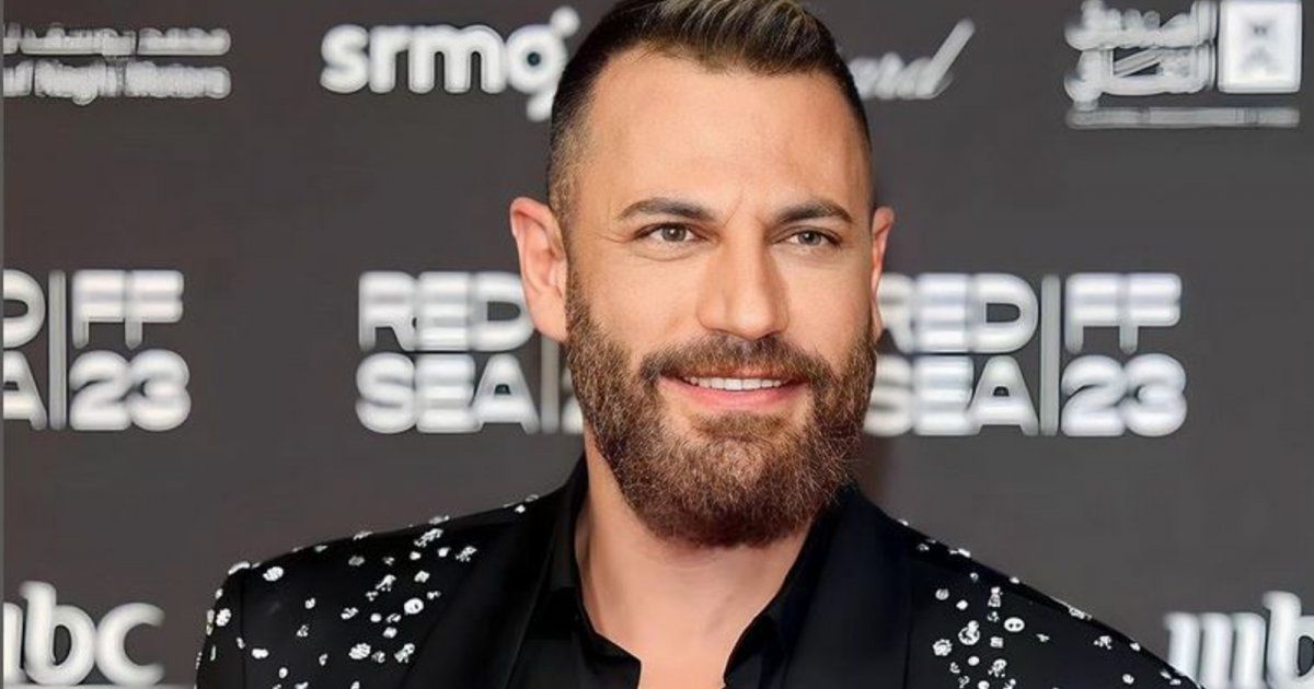 شاهد .. بدلة نيقولا معوض المرصعة بحبوب الكريستال حديث الجمهور مجدداً.. ونقاد الموضة يؤكدون اعجابهم بجرأته