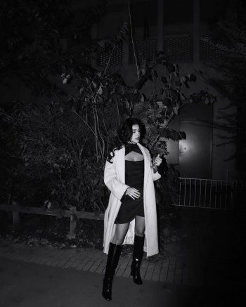 شاهد .. بالصور- ياسمينا زيتون تتألق باناقتها وأنوثتها من فرنسا