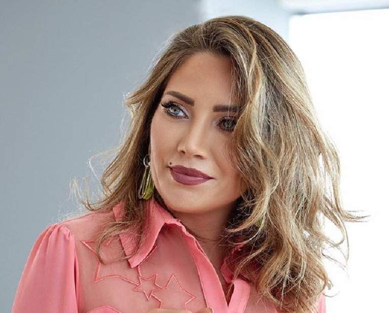 شاهد .. إبن سلافة معمار أقفل باب غرفته ورفض التكلم معها !!