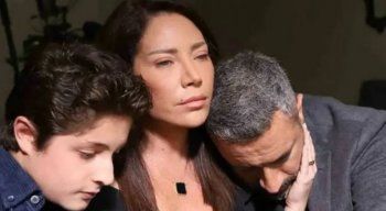 شاهد .. إبن سلافة معمار أقفل باب غرفته ورفض التكلم معها !!