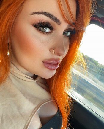 شاهد .. فرح يوسف تختار لوناً صادماً لشعرها ولهذا بدت شفتاها غريبتان-بالصور