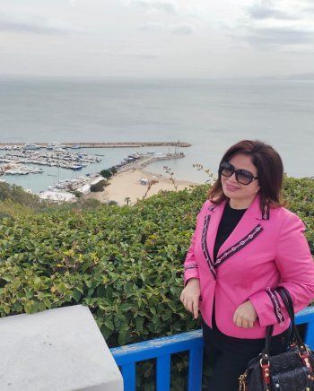 شاهد .. بالصور- إلهام شاهين تستمتع بوقتها خلال جولنها السياحية في سيدي بوسعيد في تونس