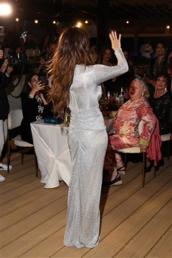 شاهد .. نانسي عجرم تغني بحضور نبيلة عبيد وشارون ستون من فعاليات مهرجان البحر الأحمر السينمائي