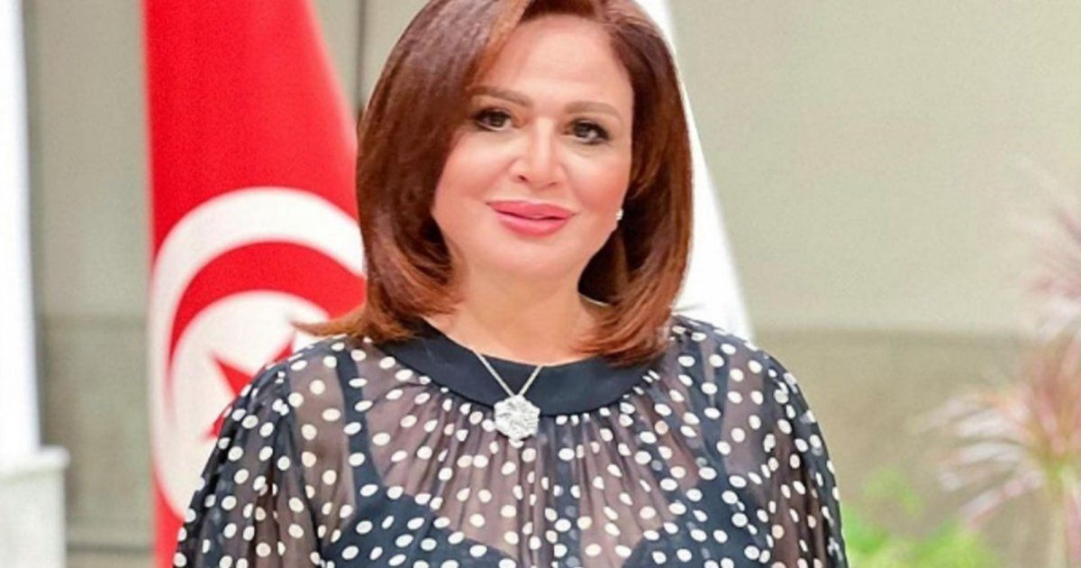 شاهد .. بالصور- إلهام شاهين تستمتع بوقتها خلال جولنها السياحية في سيدي بوسعيد في تونس