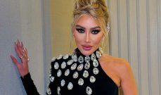 شاهد .. بالصور- بلقيس تتألق بأناقتها وجمالها بفستان أبيض وأسود