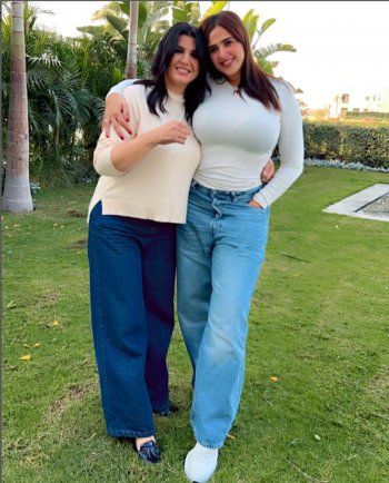 شاهد .. بصورة تجمعهما..ياسمين عبد العزيز تعبر عن حبها لصديقتها منى الشاذلي