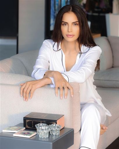 أمال ماهر طلعت علينا ببجامة البيت.. شاهد