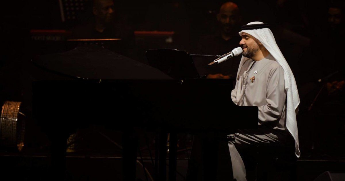 شاهد .. لحظة تصفيق حار وتفاعل كبير بسبب ما فعله حسين الجسمي على المسرح