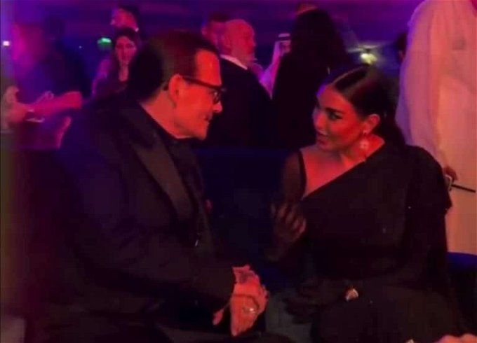 لقاء جوني ديب وياسمين صبري في مهرجان البحر الأحمر.. اتفرج الصور