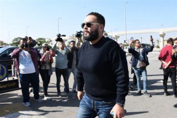 شاهد .. تشييع جنازة الراحل أشرف عبد الغفور.. بحضور أحمد حلمي ودنيا سمير غانم وأحمد السقا وغيرهم