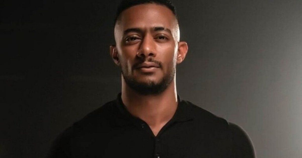 شاهد .. محمد رمضان يرقص بطريقة غريبة الأطوار .. بالفيديو