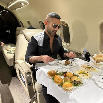 شاهد .. بالصور- أحمد سعد على متن طائرة خاصة في أحدث ظهور له.. والجمهور يعلّق