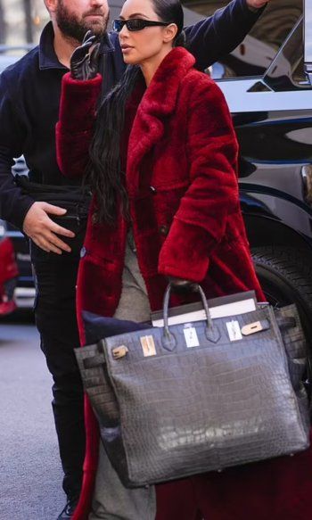 شاهد .. سعر مرتفع للغاية لحقيبة كيم كارداشيان.. كم بلغ؟