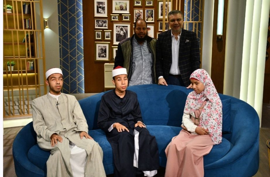 حكاية 3 أشقاء فقدوا نعمة البصر .. ووالدهم يوجه رسالة للرئيس السيسي