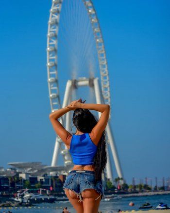 شاهد .. بالصور- لاميتا فرنجية تتخطى الخطوط الحمراء بأقصر شورت والجمهور في حالة صـ دمة!