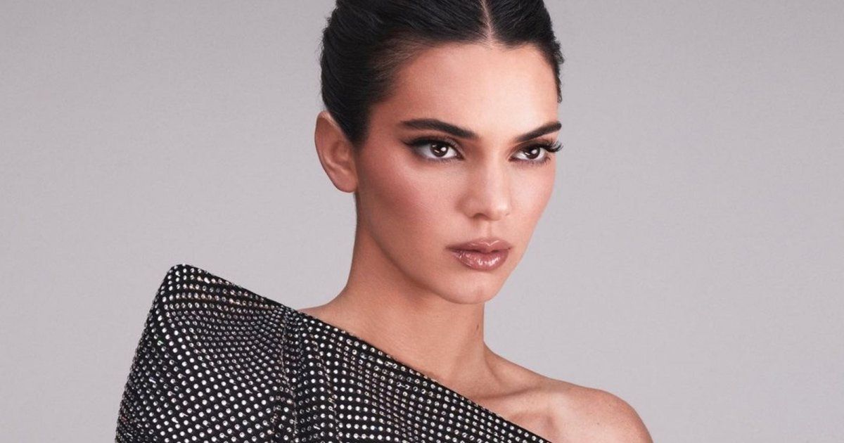 شاهد .. إطلالة فاضـ حة لـ كيندال جينر.. هكذا بدت بالشفاف!