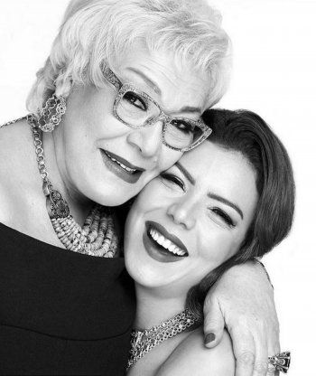 شاهد .. بكلمات مؤثرة.. ناهد السباعي تنعى والدتها الراحلة