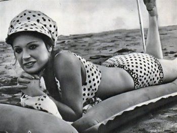 شاهد .. يسرا وشريهان وسعاد حسني.. نجمات العصر الذهبي تألقن بالمايوه