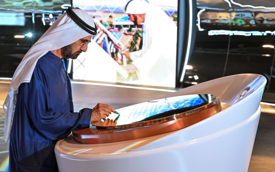 محمد بن راشد يدشّن أكبر مشروع للطاقة الشمسية المركّزة على مستوى العالم