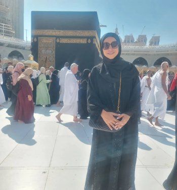 شاهد .. إنجي علاء تؤدي مناسك العمرة بعد انفصالها عن يوسف الشريف