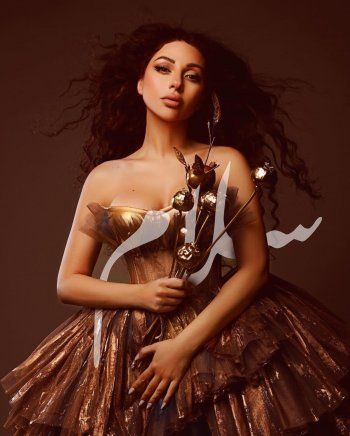 شاهد .. بإطلالة ذهبية لامعة..ميريام فارس تبهر الجمهور بفستان رائع