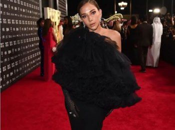 شاهد .. هذه القطعة تغطت على إطلالات النجمات في مهرجان البحر الأحمر.. إضافة راقية للغاية!