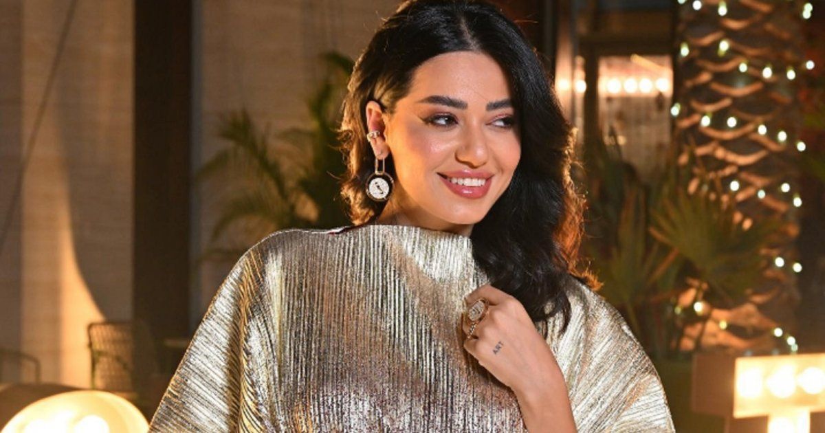 شاهد .. بالصورة- جمال رحمة رياض وأنوثتها يخطفان أنظار الجمهور