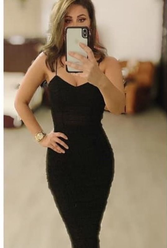 مي سليم فتحتها علي البحري بفستان مجسم – صورة