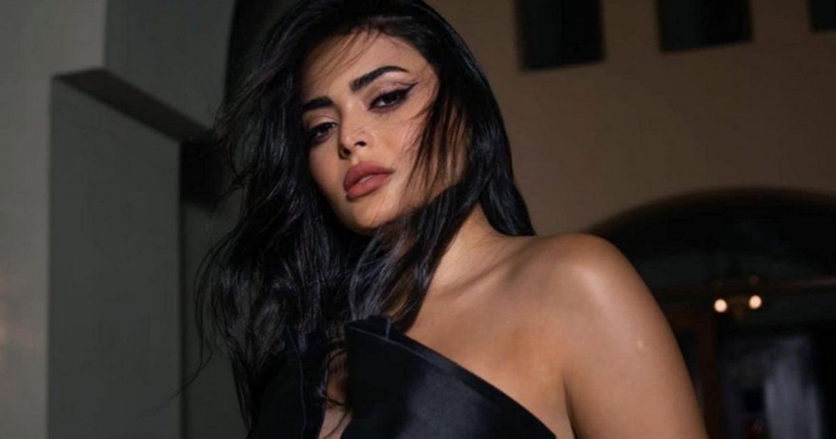 شاهد .. بالصور- بالاحمر الجذاب..أسماء جلال تتألق بأنوثتها ورشاقتها بلوك رائع