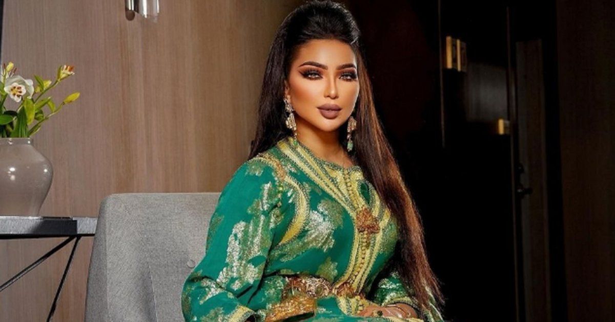 شاهد .. بالصور- دنيا بطمة تبهر الجمهور بلوك كاجوال زاهي الألوان