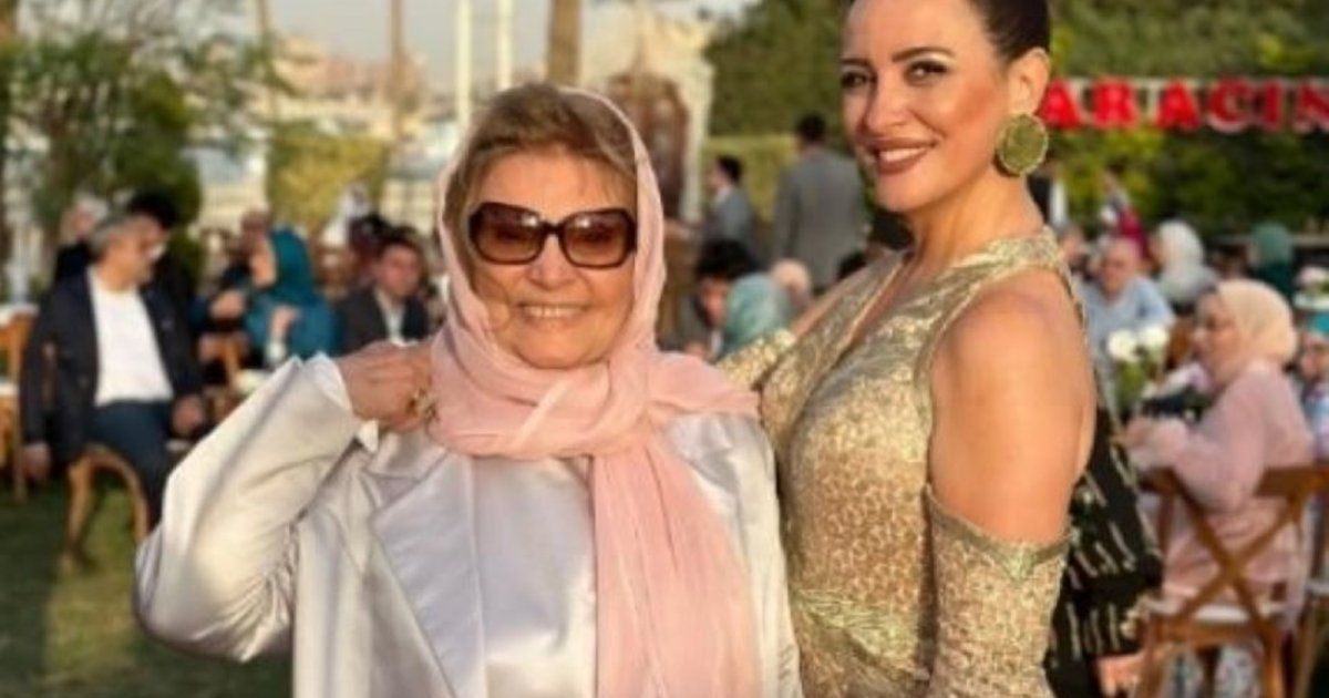 شاهد .. تطوّر في حالة والدة ريهام عبد الغفور الصحية بعد الحادث الذي أودى بحياة زوجها