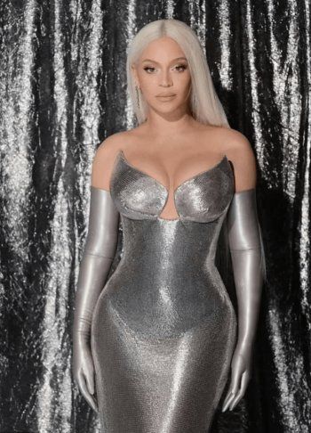 شاهد .. إنتقادات حادة لـ بيونسيه بعد ظهورها ببشرة فاتحة.. هل قامت بتقشيرها؟