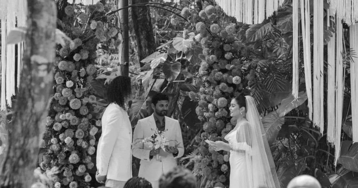 شاهد .. الصور الأولى من زفاف فانيسا هادغنز وكول تاكر في المكسيك..وجمالها بالفستان يلفت الجمهور