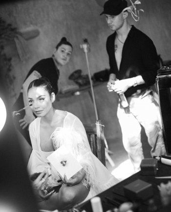 شاهد .. الصور الأولى من زفاف فانيسا هادغنز وكول تاكر في المكسيك..وجمالها بالفستان يلفت الجمهور