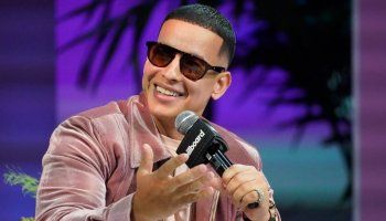 شاهد .. نجم عالمي يعتزل الفن ويكرس حياته للتبشير