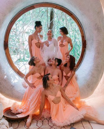 شاهد .. الصور الأولى من زفاف فانيسا هادغنز وكول تاكر في المكسيك..وجمالها بالفستان يلفت الجمهور