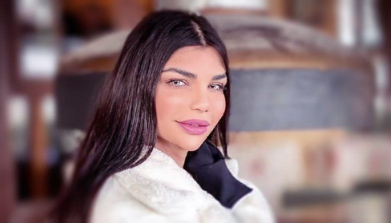 شاهد .. جويل بدر بأحدث ظهور مع ابنتها بعد خضوعها لعملية جراحية لتحسين صوتها وتغير واضح - بالفيديو