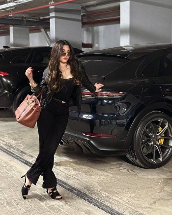 شاهد .. هيفا وهبي بإطلالة عفوية من سيارتها تسحر متابعيها-بالصور