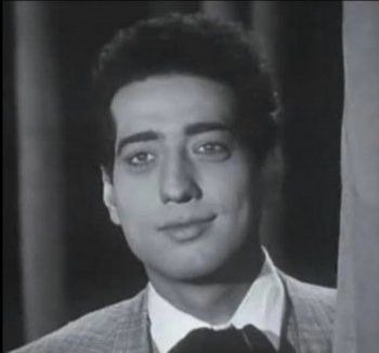 شاهد .. بكلمات مؤثرة.. حنان مطاوع تحيي ذكرى ميلاد ووفاة والدها كرم مطاوع