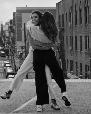 شاهد .. عام على زواج ملكة جمال الأرجنتين من ملكة جمال بورتوريكو.. وصور جريئة من الإحتفال