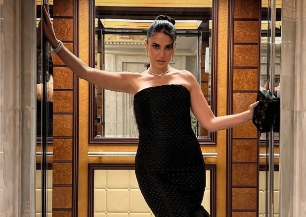 درة تقول للقمر قوم وأنا اقعد مكانك.. بتنور في الضلمة